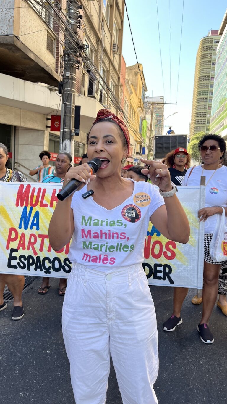 Deputada realiza protocolaço “Pela Vida das Mulheres” para marcar Mês de Luta das Mulheres