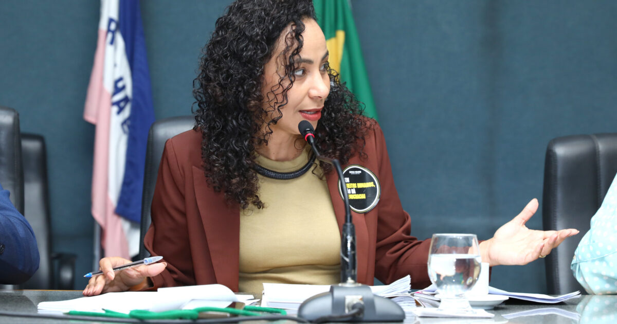 Deputada questiona flexibilização de faltas na rede estadual 