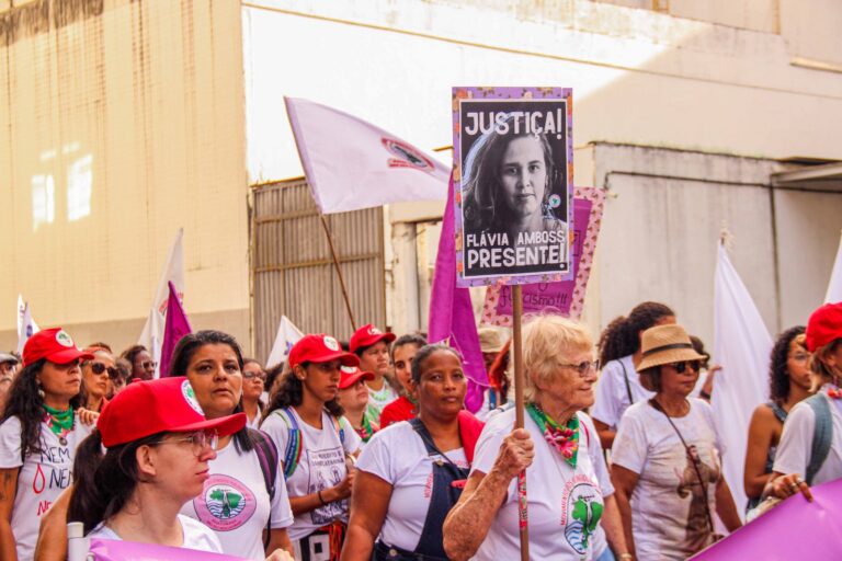 Escola em Vitória passa a se chamar Professora Flávia Amboss Merçon Leonardo