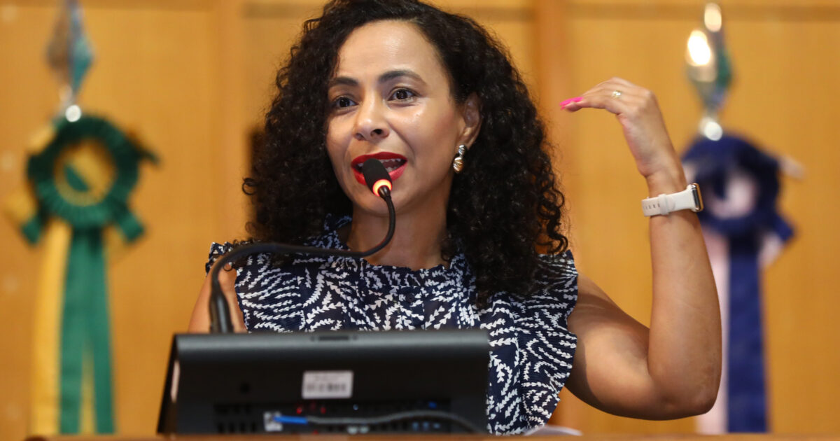 Deputada quer explicações sobre “apagão” de dados da qualidade da água das praias